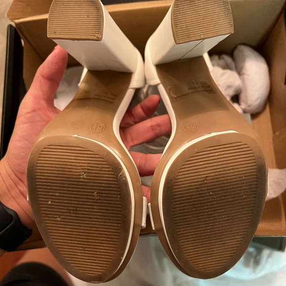 Fashion nova white strap heels - Picture 3 of 4